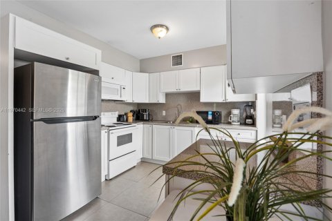 Immobilier commercial à vendre à Miami, Floride: 192.68 m2 № 2049143 - photo 12