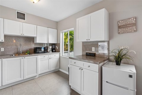 Immobilier commercial à vendre à Miami, Floride: 192.68 m2 № 2049143 - photo 14