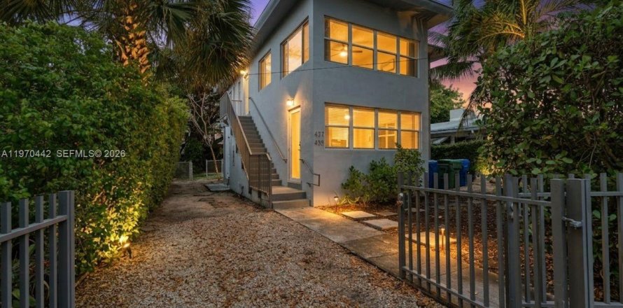 Immobilier commercial à Miami, Floride 192.68 m2 № 2049143