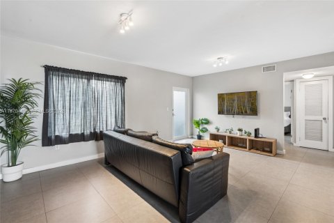 Immobilier commercial à vendre à Miami, Floride: 192.68 m2 № 2049143 - photo 10