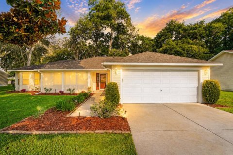 Casa en Lady Lake, Florida 4 dormitorios, 162.95 m2 № 2221591