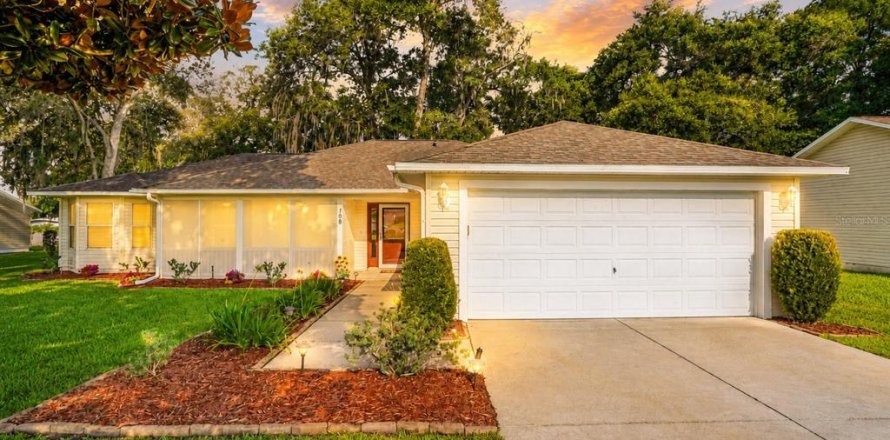 Villa ou maison à Lady Lake, Floride 4 chambres, 162.95 m2 № 2221591