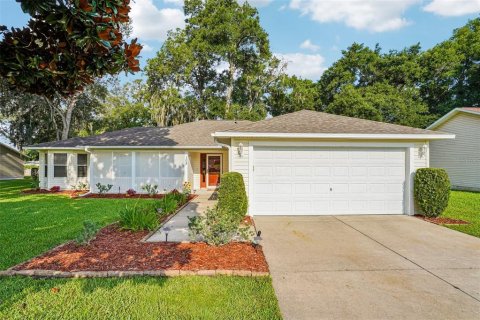 Villa ou maison à vendre à Lady Lake, Floride: 4 chambres, 162.95 m2 № 2221591 - photo 2