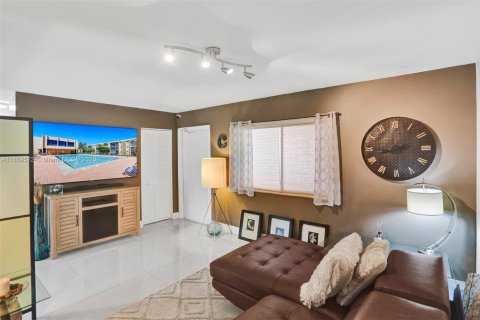 Copropriété à vendre à Miami, Floride: 2 chambres, 114.73 m2 № 1979726 - photo 2