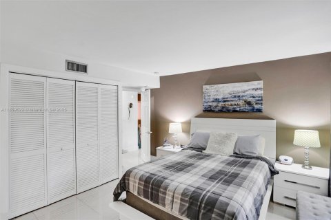 Copropriété à vendre à Miami, Floride: 2 chambres, 114.73 m2 № 1979726 - photo 13