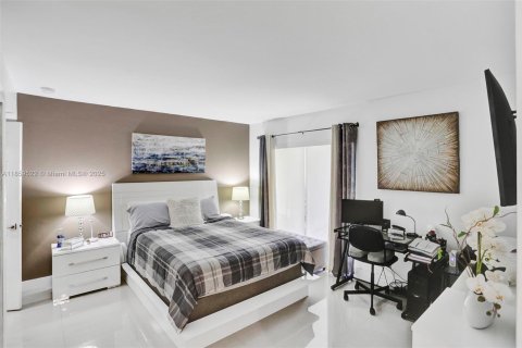 Copropriété à vendre à Miami, Floride: 2 chambres, 114.73 m2 № 1979726 - photo 12