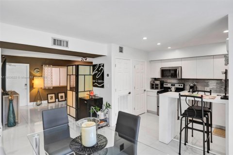 Copropriété à vendre à Miami, Floride: 2 chambres, 114.73 m2 № 1979726 - photo 4