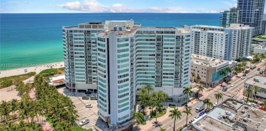 Кондоминиум с 2 спальнями в Майами-Бич, Флорида № 1988303