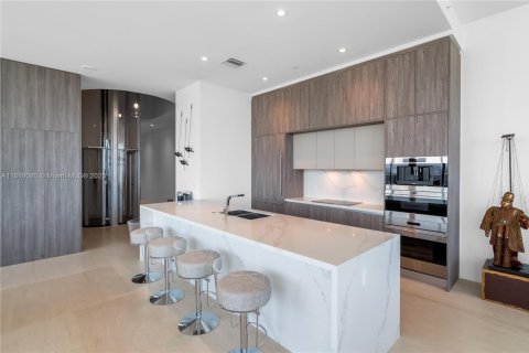 Condominio en venta en Miami, Florida, 4 dormitorios, 360.65 m2 № 2077291 - foto 10