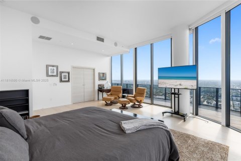 Condominio en venta en Miami, Florida, 4 dormitorios, 360.65 m2 № 2077291 - foto 20