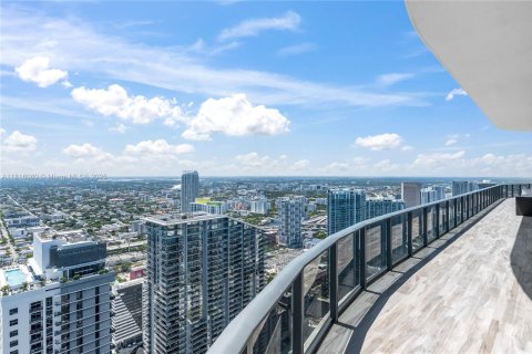 Condominio en venta en Miami, Florida, 4 dormitorios, 360.65 m2 № 2077291 - foto 14