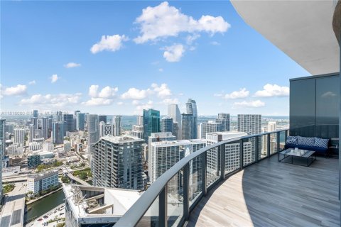 Condominio en venta en Miami, Florida, 4 dormitorios, 360.65 m2 № 2077291 - foto 17