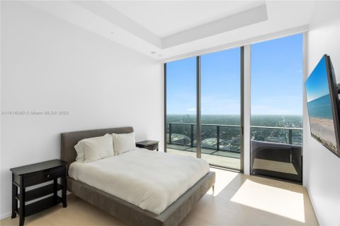 Condominio en venta en Miami, Florida, 4 dormitorios, 360.65 m2 № 2077291 - foto 30