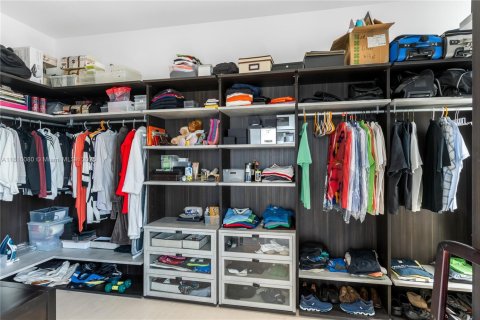 Condominio en venta en Miami, Florida, 4 dormitorios, 360.65 m2 № 2077291 - foto 25