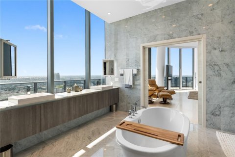 Condominio en venta en Miami, Florida, 4 dormitorios, 360.65 m2 № 2077291 - foto 22