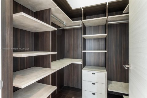 Condominio en venta en Miami, Florida, 4 dormitorios, 360.65 m2 № 2077291 - foto 28
