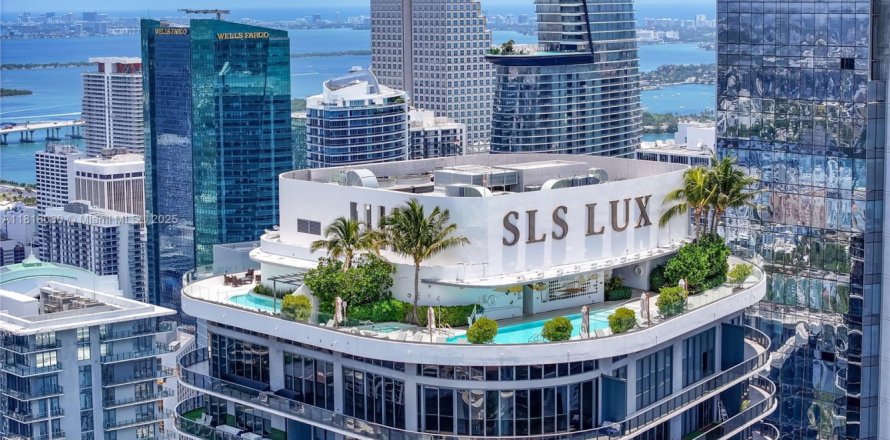 Condominio en Miami, Florida, 4 dormitorios  № 2077291