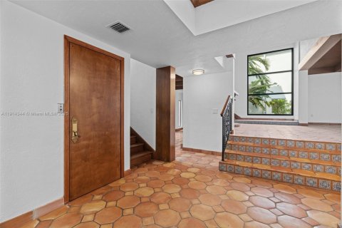 Villa ou maison à vendre à Miami, Floride: 4 chambres, 383.69 m2 № 2297297 - photo 7