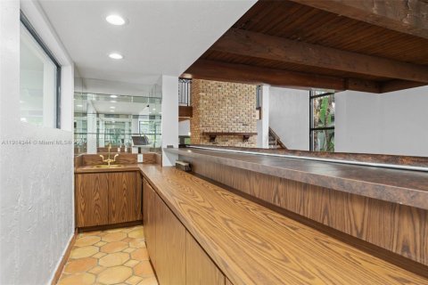 Villa ou maison à vendre à Miami, Floride: 4 chambres, 383.69 m2 № 2297297 - photo 15