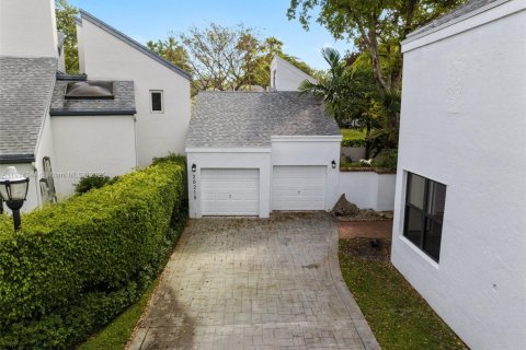 Villa ou maison à vendre à Miami, Floride: 4 chambres, 383.69 m2 № 2297297 - photo 2