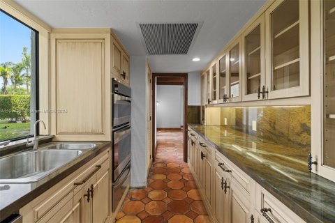 Villa ou maison à vendre à Miami, Floride: 4 chambres, 383.69 m2 № 2297297 - photo 23