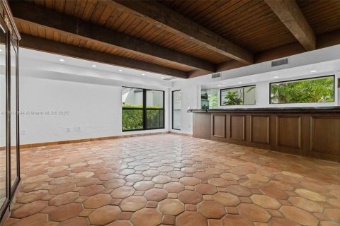Villa ou maison à vendre à Miami, Floride: 4 chambres, 383.69 m2 № 2297297 - photo 11