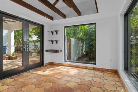 Villa ou maison à vendre à Miami, Floride: 4 chambres, 383.69 m2 № 2297297 - photo 25