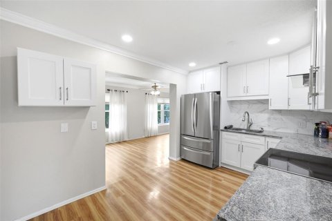 Condo in Clearwater, Florida, 2 bedrooms № 2110755 - photo 10
