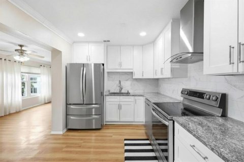 Condo in Clearwater, Florida, 2 bedrooms № 2110755 - photo 9
