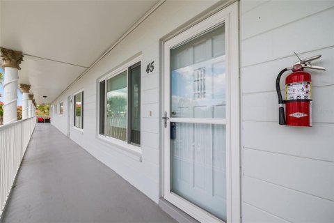 Condo in Clearwater, Florida, 2 bedrooms № 2110755 - photo 3