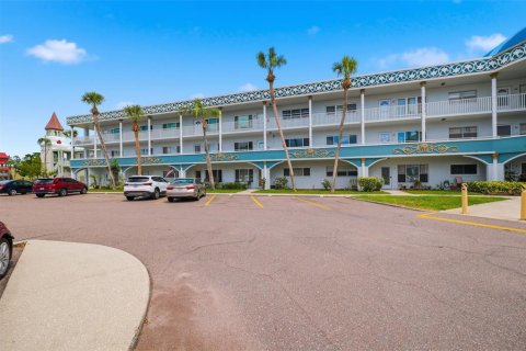 Condo in Clearwater, Florida, 2 bedrooms № 2110755 - photo 2