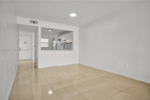 Condominio en venta en Miami, Florida, 3 dormitorios, 104.52 m2 № 2000557 - foto 18