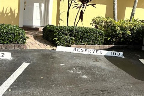 Copropriété à louer à Fort Lauderdale, Floride: 2 chambres, 91.04 m2 № 2046301 - photo 4