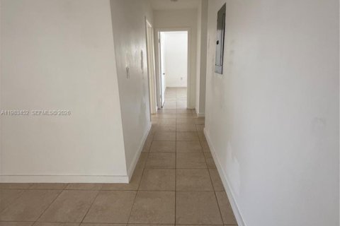 Снять в аренду виллу или дом в Майами-Шорс, Флорида 3 спальни, 120.77м2, № 2050249 - фото 7