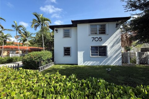 Снять в аренду виллу или дом в Майами-Шорс, Флорида 3 спальни, 120.77м2, № 2050249 - фото 2