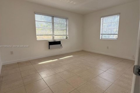 Снять в аренду виллу или дом в Майами-Шорс, Флорида 3 спальни, 120.77м2, № 2050249 - фото 5