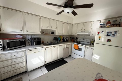 Снять в аренду виллу или дом в Майами-Шорс, Флорида 3 спальни, 120.77м2, № 2050249 - фото 8