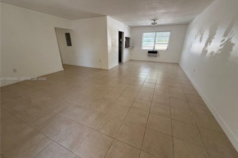 Снять в аренду виллу или дом в Майами-Шорс, Флорида 3 спальни, 120.77м2, № 2050249 - фото 4