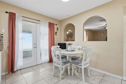 Villa ou maison à vendre à Kissimmee, Floride: 5 chambres, 199.18 m2 № 2127140 - photo 5