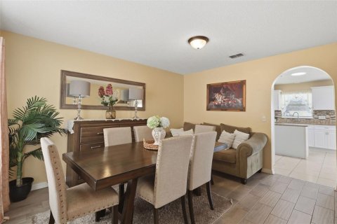 Villa ou maison à vendre à Kissimmee, Floride: 5 chambres, 199.18 m2 № 2127140 - photo 2