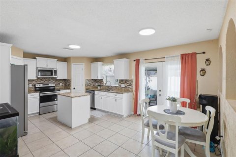 Villa ou maison à vendre à Kissimmee, Floride: 5 chambres, 199.18 m2 № 2127140 - photo 8
