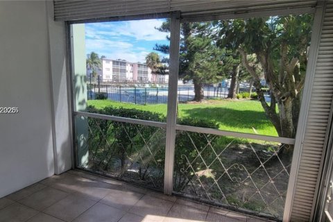 Купить кондоминиум в Холливуд, Флорида 1 спальня, 72.46м2, № 2005960 - фото 9