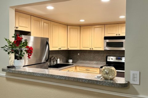 Купить кондоминиум в Холливуд, Флорида 1 спальня, 72.46м2, № 2005960 - фото 3