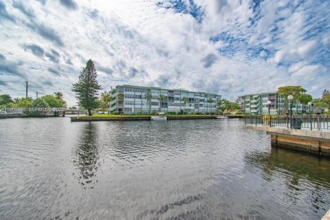 Купить кондоминиум в Холливуд, Флорида 1 спальня, 72.46м2, № 2005960 - фото 2