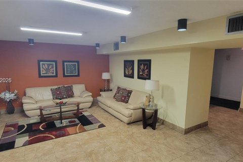 Купить кондоминиум в Холливуд, Флорида 1 спальня, 72.46м2, № 2005960 - фото 16