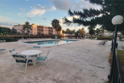 Купить кондоминиум в Холливуд, Флорида 1 спальня, 72.46м2, № 2005960 - фото 18