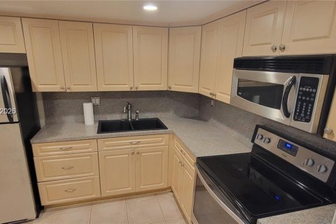 Купить кондоминиум в Холливуд, Флорида 1 спальня, 72.46м2, № 2005960 - фото 4