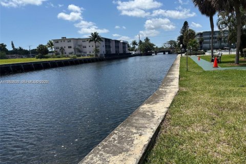 Купить кондоминиум в Холливуд, Флорида 1 спальня, 72.46м2, № 2005960 - фото 10