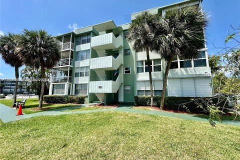 Купить кондоминиум в Холливуд, Флорида 1 спальня, 72.46м2, № 2005960 - фото 1