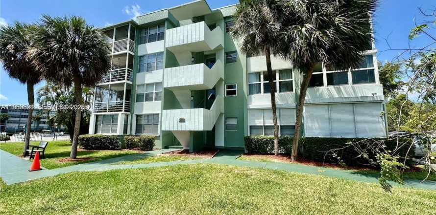 Кондоминиум с 1 спальней в Холливуд, Флорида № 2005960